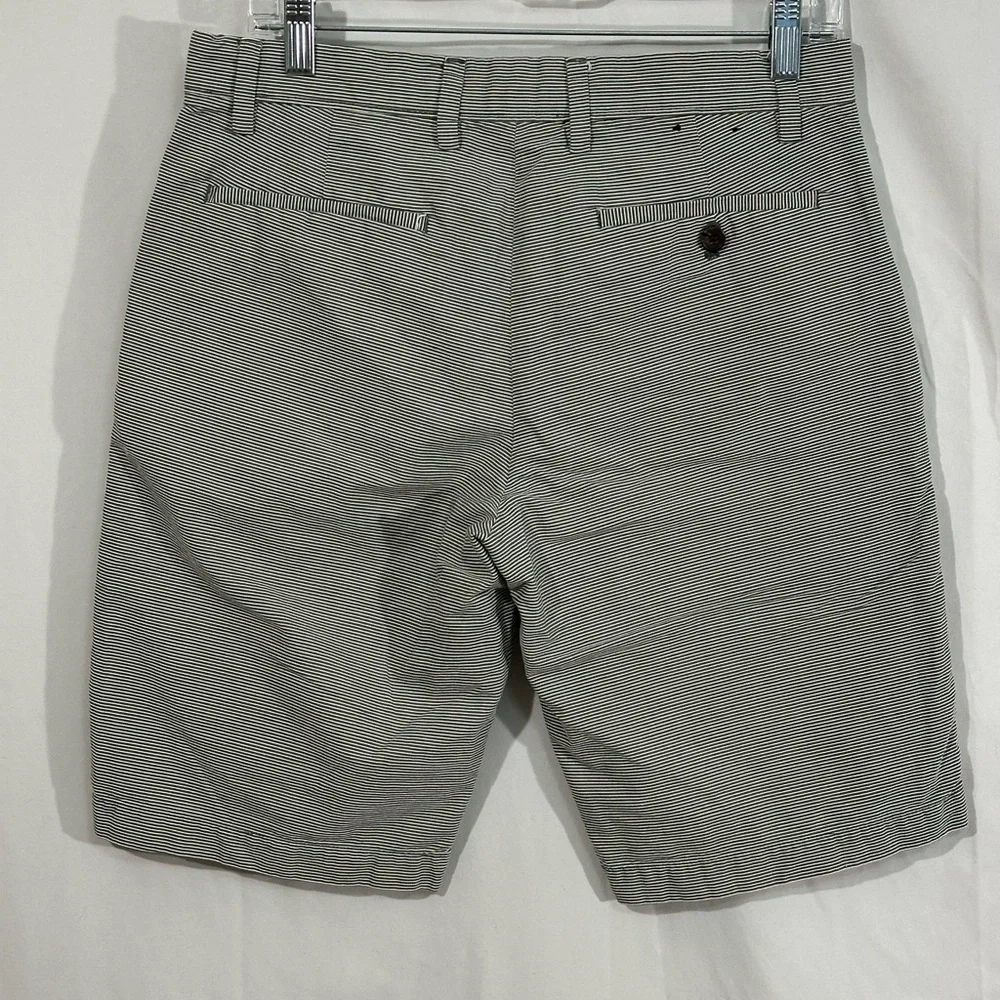 Banana Republic Men’s Shorts Size 31 Gray Micro Stripe Flat Front Casual Summer